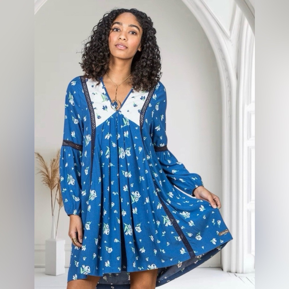 Matilda Jane Blue White Day Tripping Floral Swing Dress size medium GUC